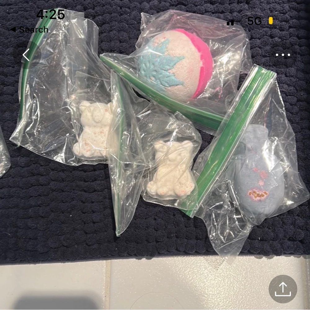 Lush Lot of 4 Christmas Bath Bombs